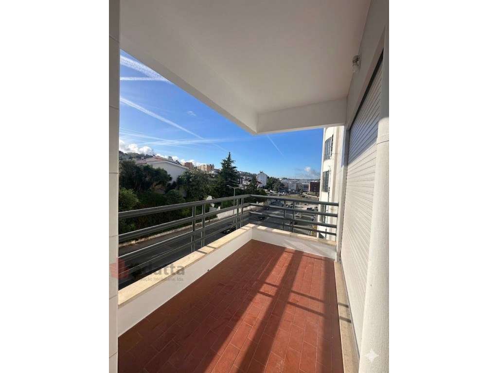 Apartamento T3 Renovado e Equipado com Garagem em Solum, Coimbra. - Grande imagem: 5/50