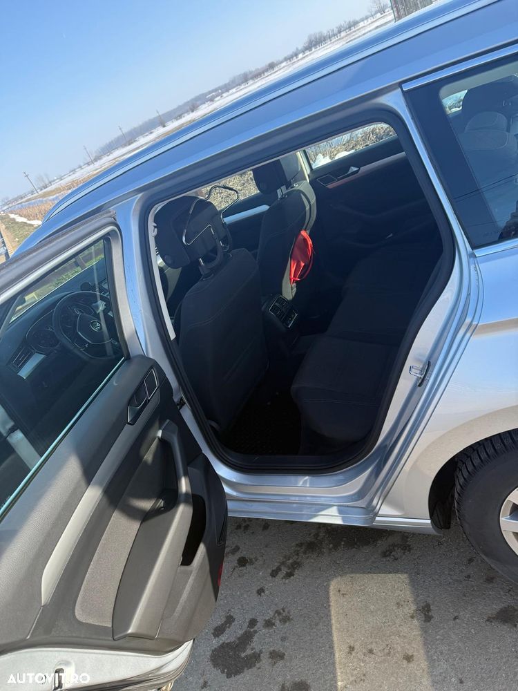 Volkswagen Passat 2.0 TDI SCR DSG Comfortline - 8