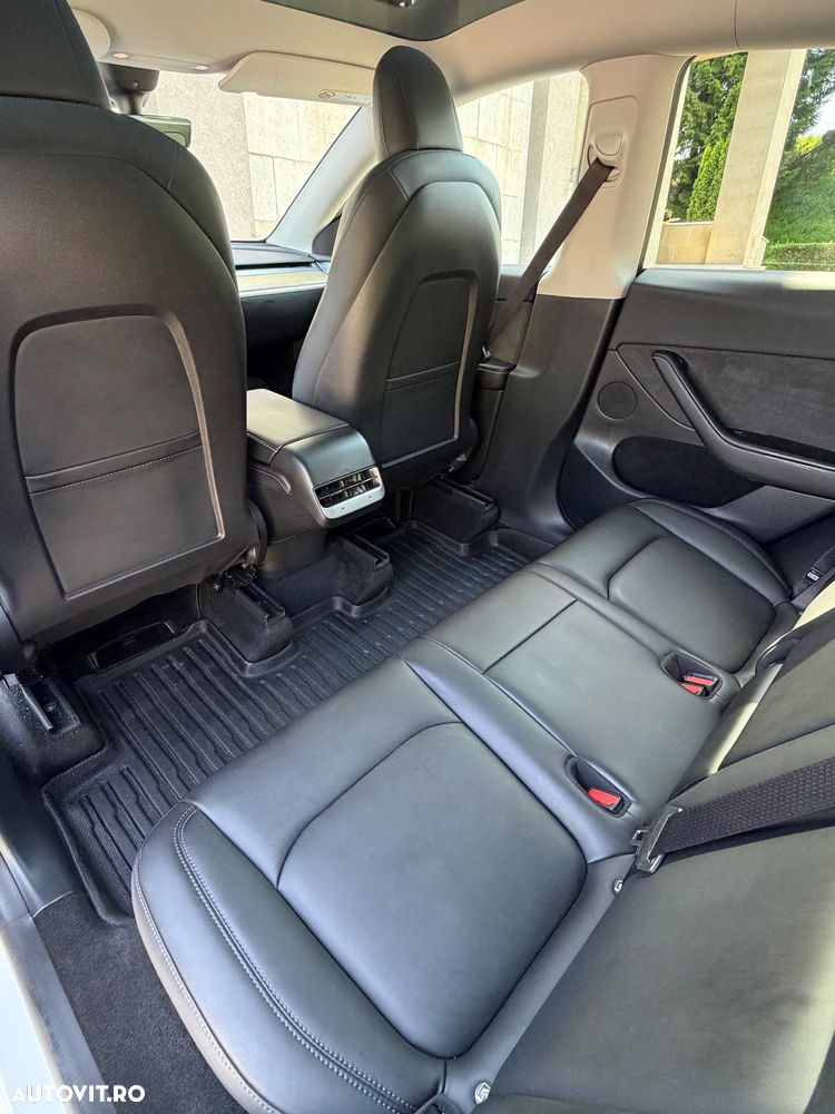 Tesla Model Y Long Range Dual Motor AWD - 19