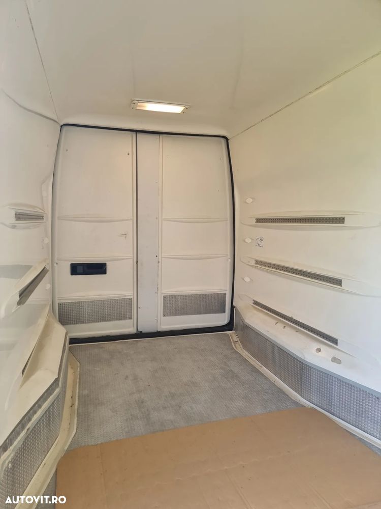 Mercedes-Benz Sprinter - 10