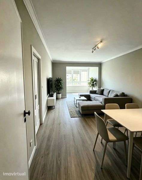 T3 Remodelado com Garagem | Metro de Alfornelos - Grande imagem: 5/12