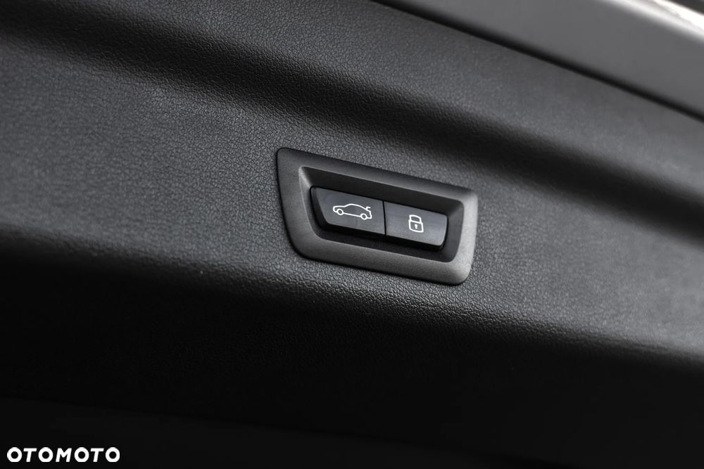 BMW X1 sDrive18i - 13
