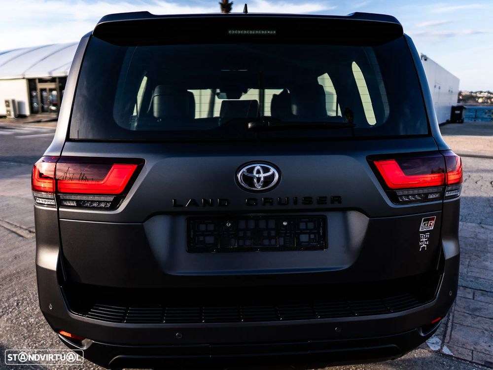 Toyota Land Cruiser - 53