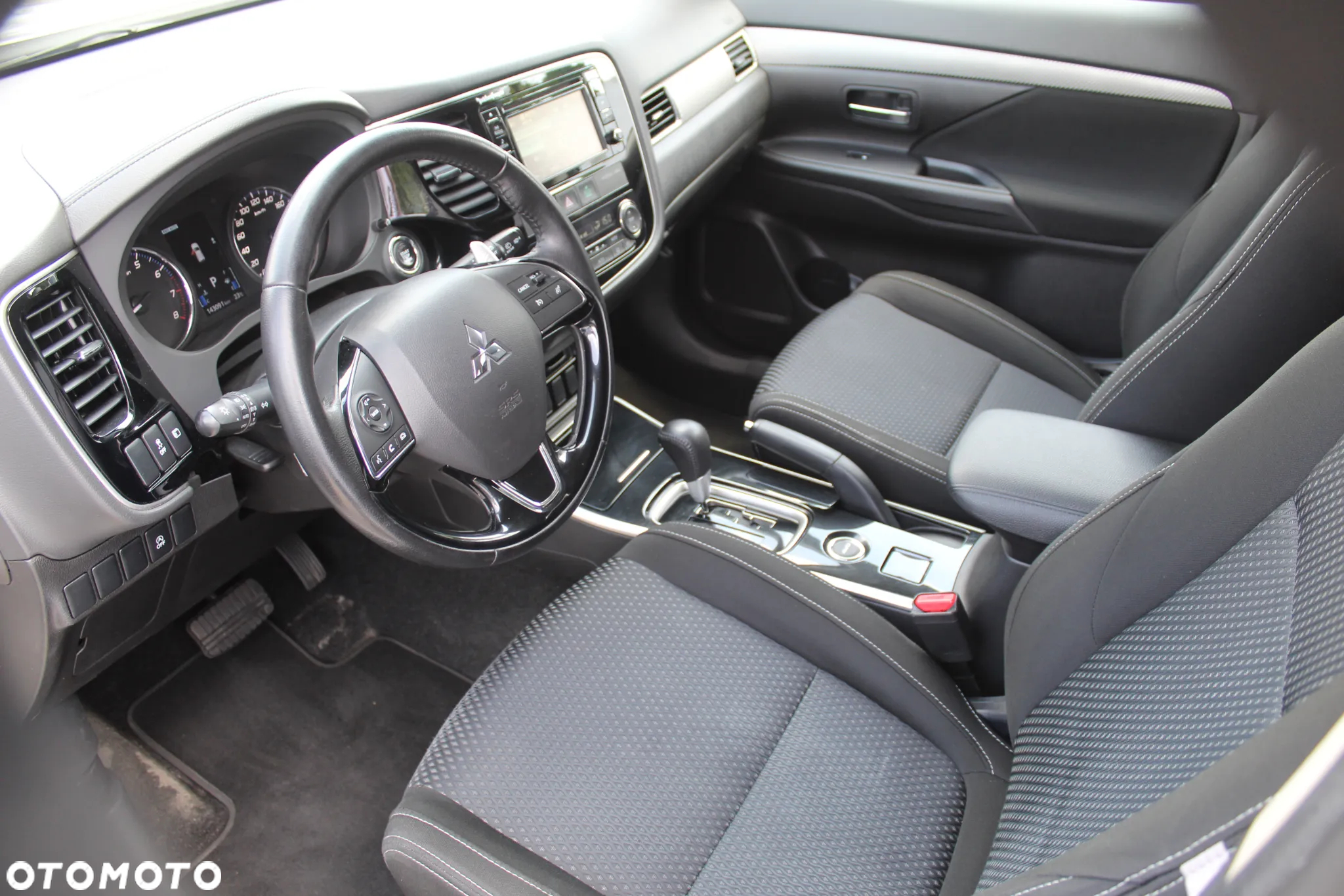 Mitsubishi Outlander 2.0 Intense + 4WD CVT - 9