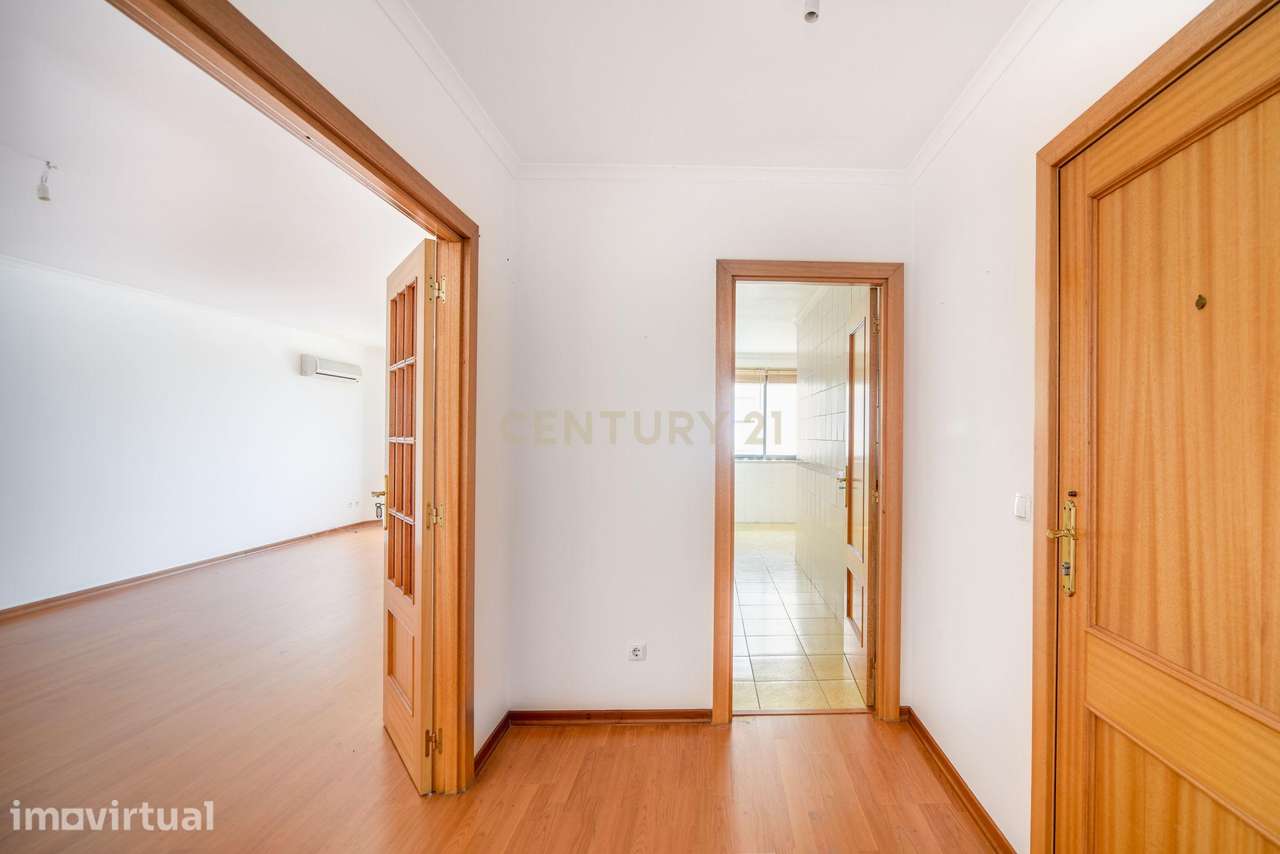 T2 com 108 m², Garagem e Elevador – Avenida Pedro Nunes, Montijo - Grande imagem: 5/30