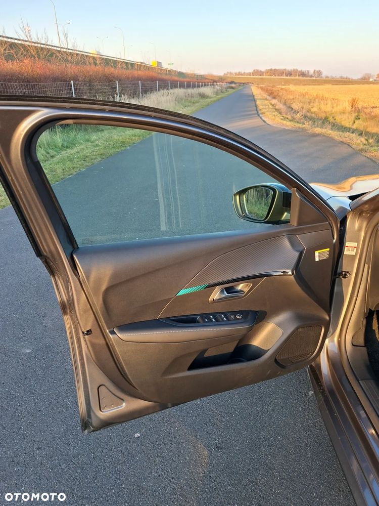 Peugeot 208 Benzin 100 Allure - 24