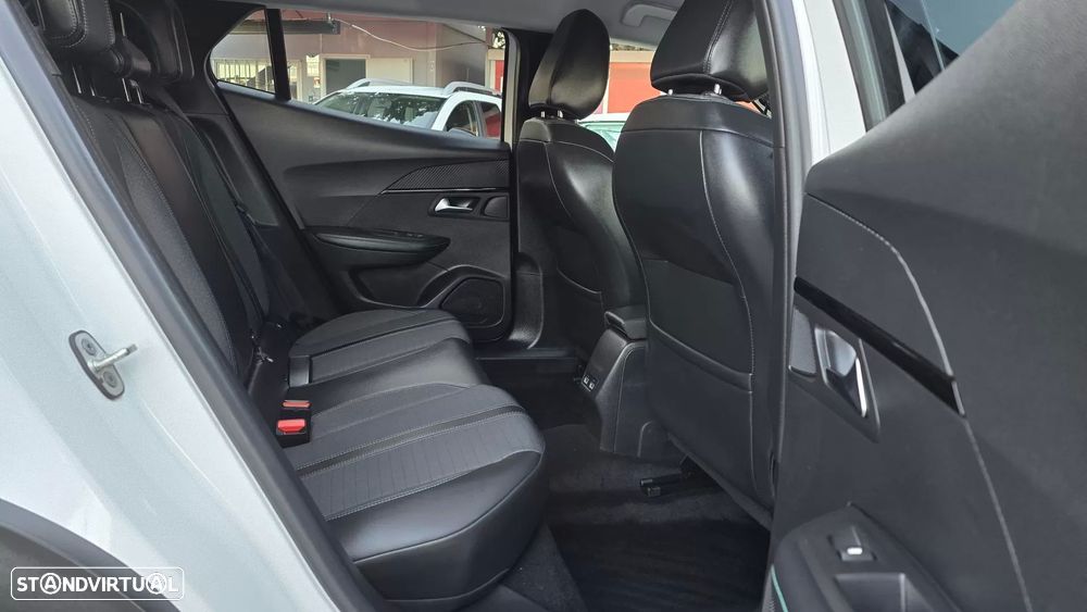Peugeot 2008 1.2 PureTech Allure Pack - 19