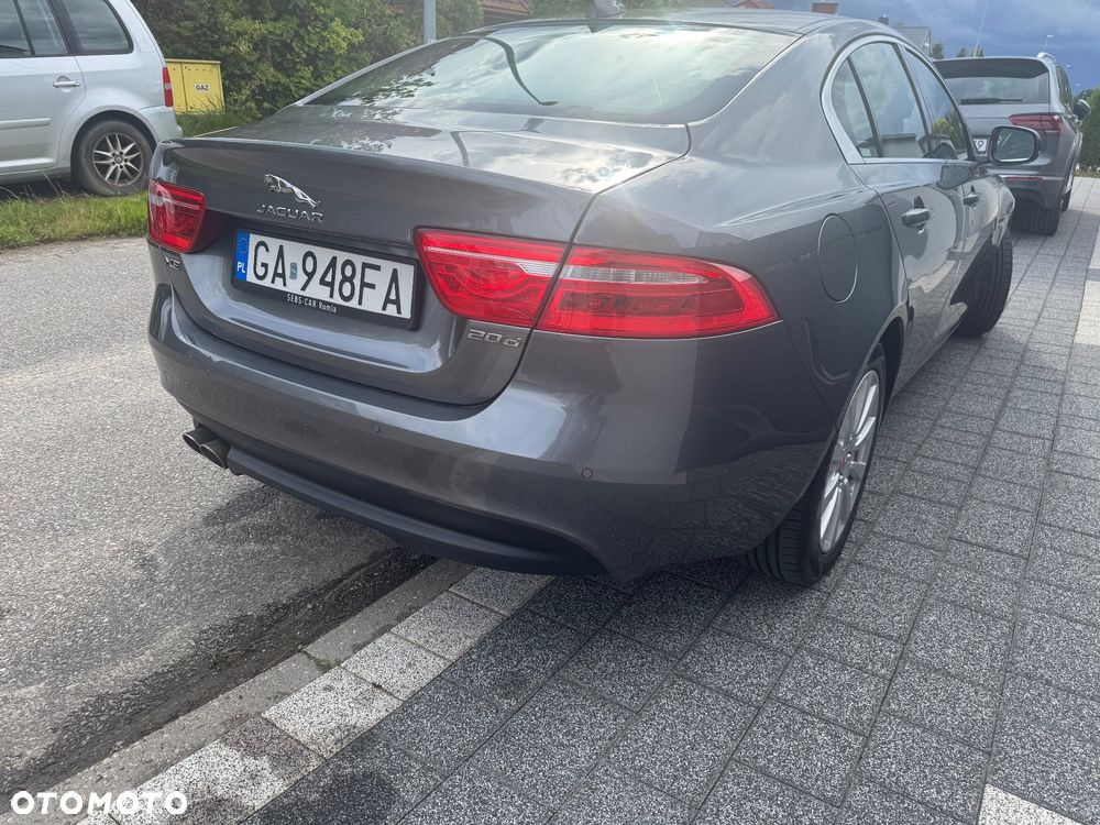 Jaguar XE 2.0 D Prestige - 5