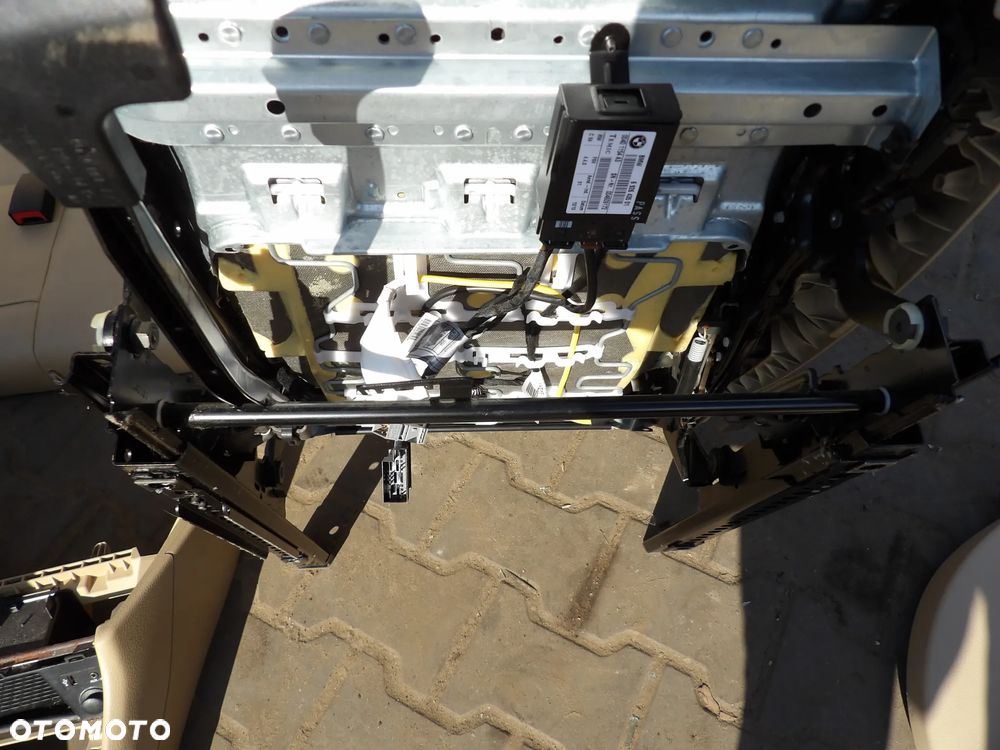 BMW - E84,X1 - PO LIFT - FOTELE , KANAPA , BOCZKI , TUNEL ŚRODKOWY - KOMPLET - OGRZEWANE - 6