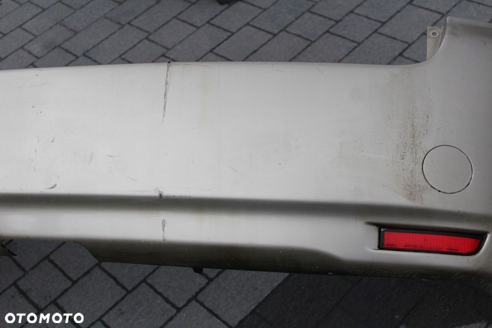 ZDERZAK TYŁ TOYOTA AVENSIS VERSO - 3