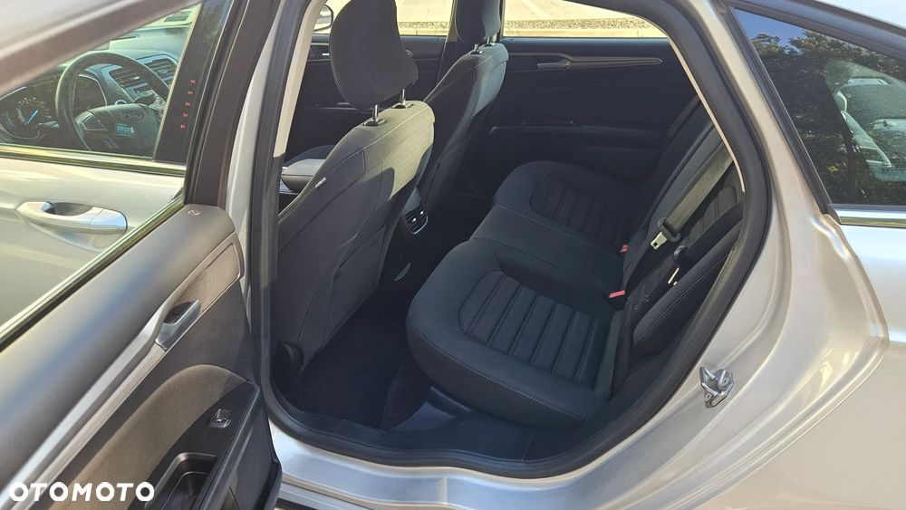 Ford Fusion - 25