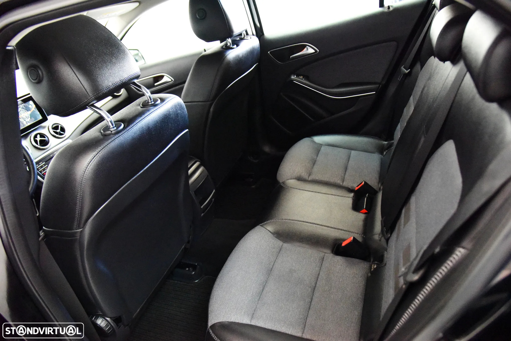 Mercedes-Benz GLA 180 (CDI) d 7G-DCT Urban - 23