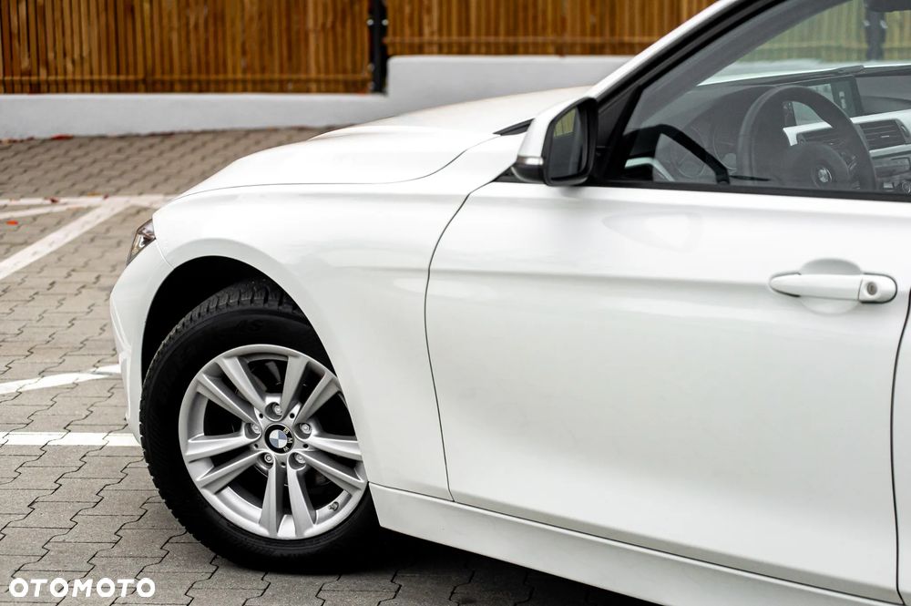 BMW Seria 3 318d Sport Line - 36