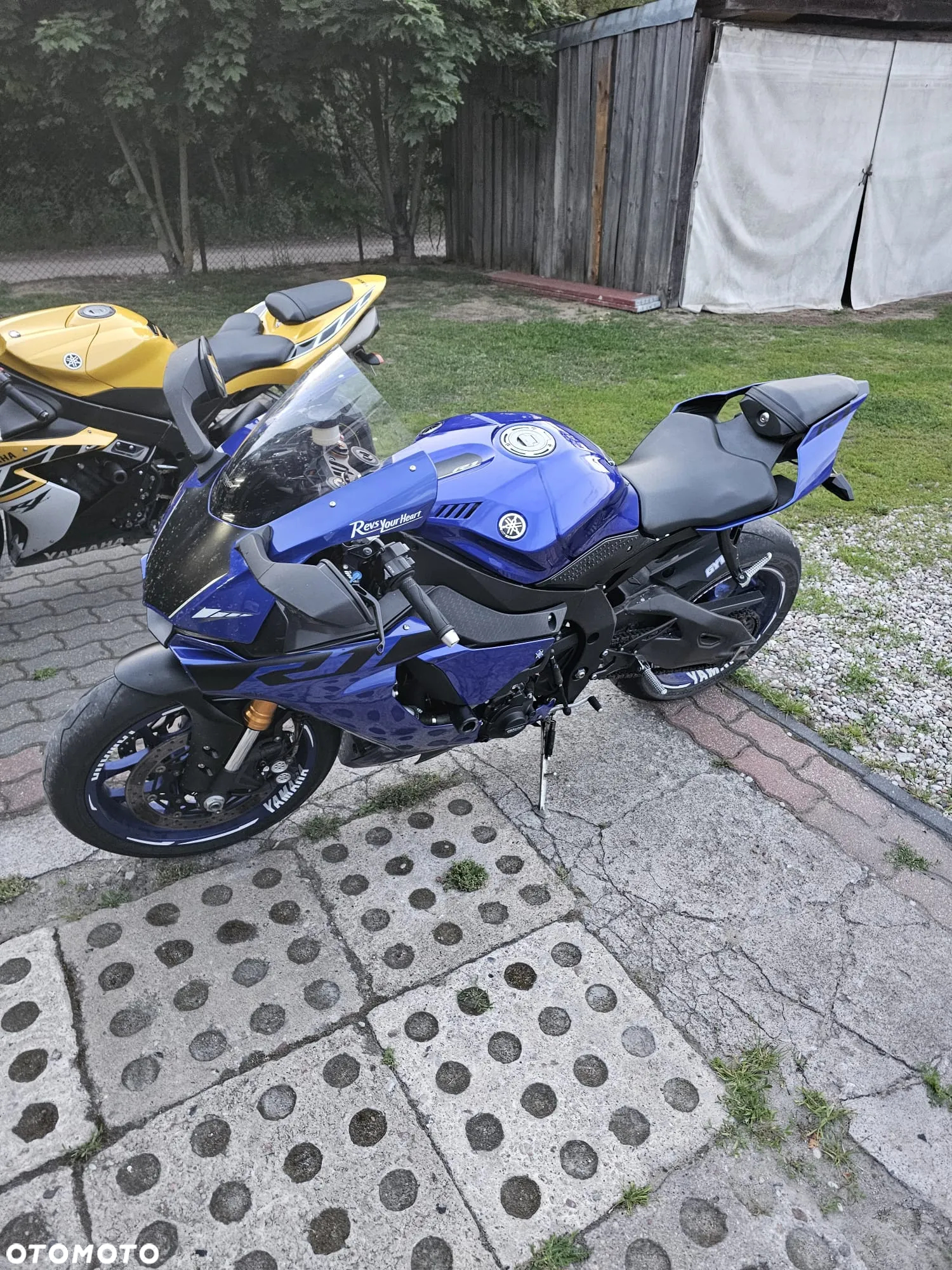Yamaha R1 - 10