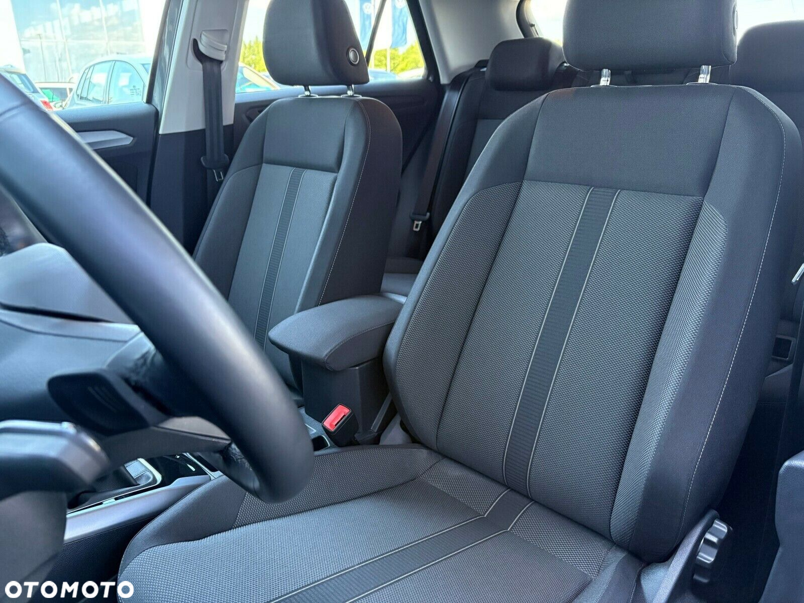 Volkswagen T-Roc - 12