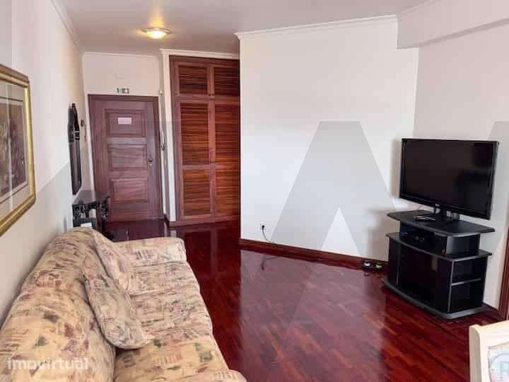 Apartamento T1 Mobilado e Equipado no Centro do Caniço - Grande imagem: 4/21