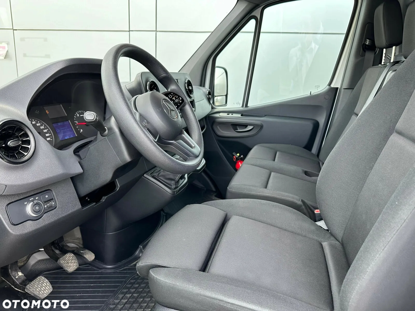 Mercedes-Benz Sprinter - 8