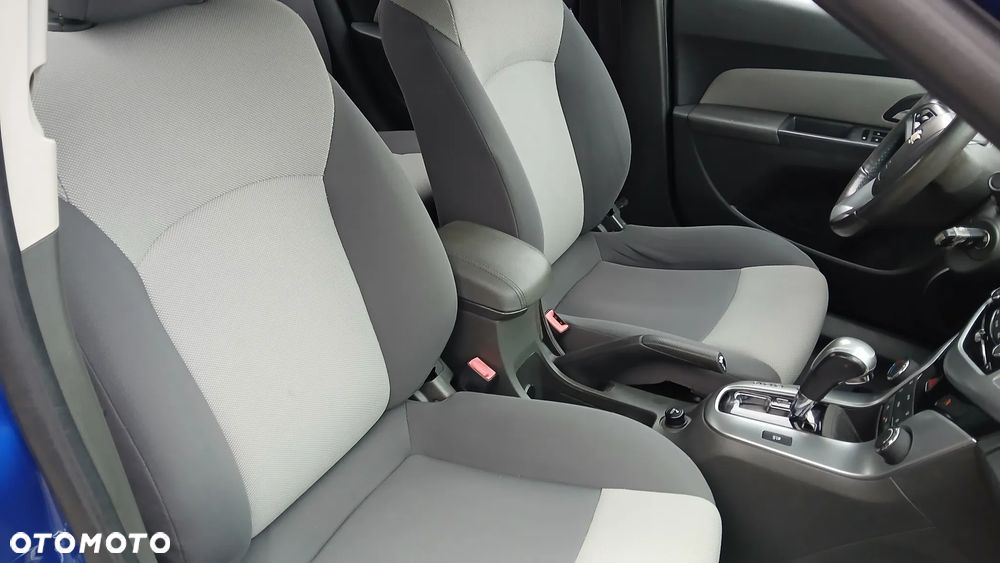 Chevrolet Cruze - 12