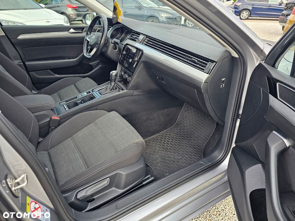 Volkswagen Passat - 37