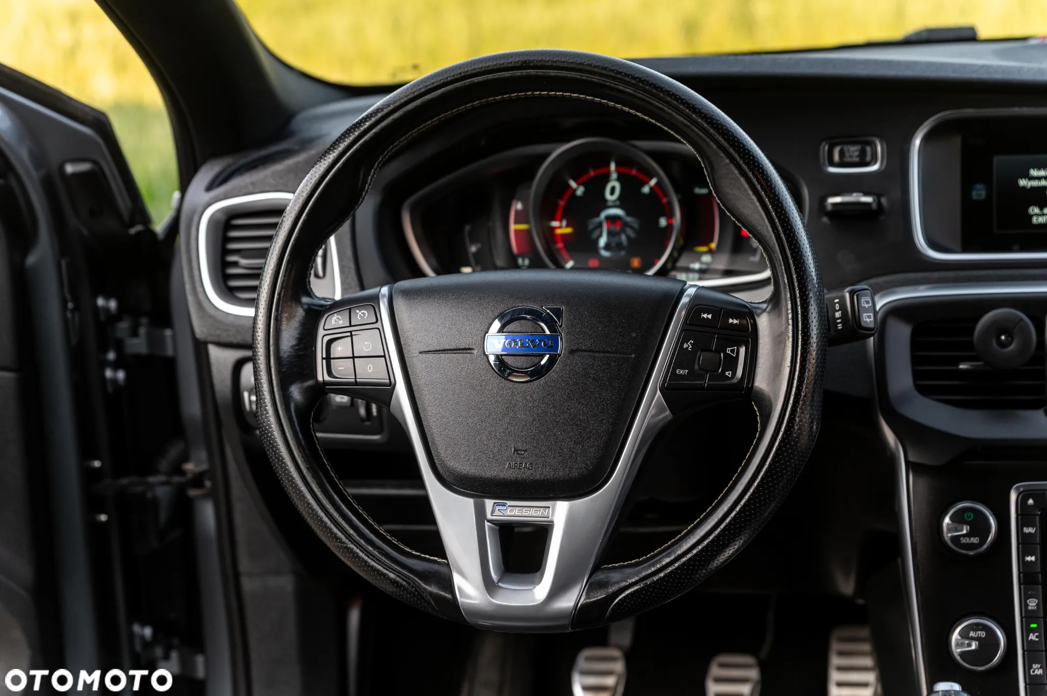 Volvo V40 D4 Drive-E R-Design Momentum - 22