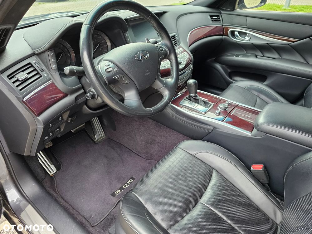 Infiniti Q70 - 9