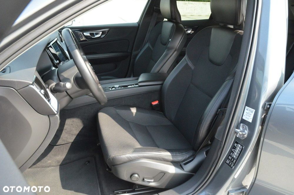 Volvo V60 D4 Geartronic Momentum - 31