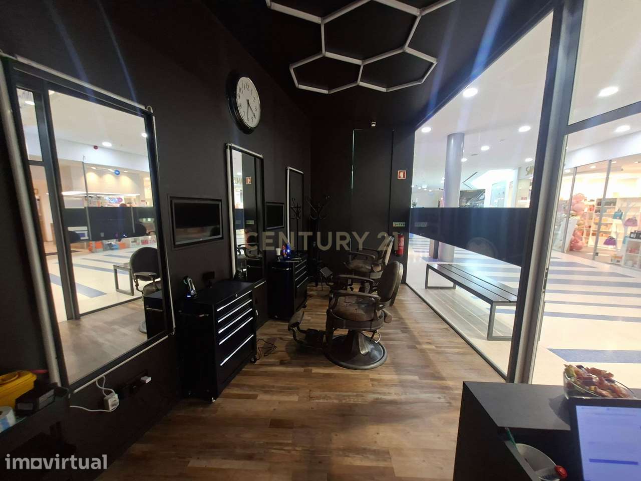 Trespasse de Barbearia em Lordelo, Guimarães - Grande imagem: 2/21