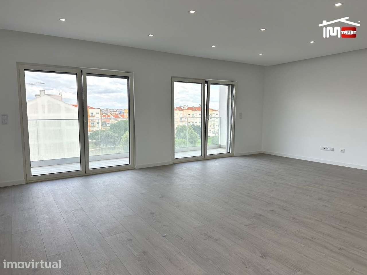 Incrivel Apartamento T2 com Varanda, Garagem e Arrecadação - Grande imagem: 3/31