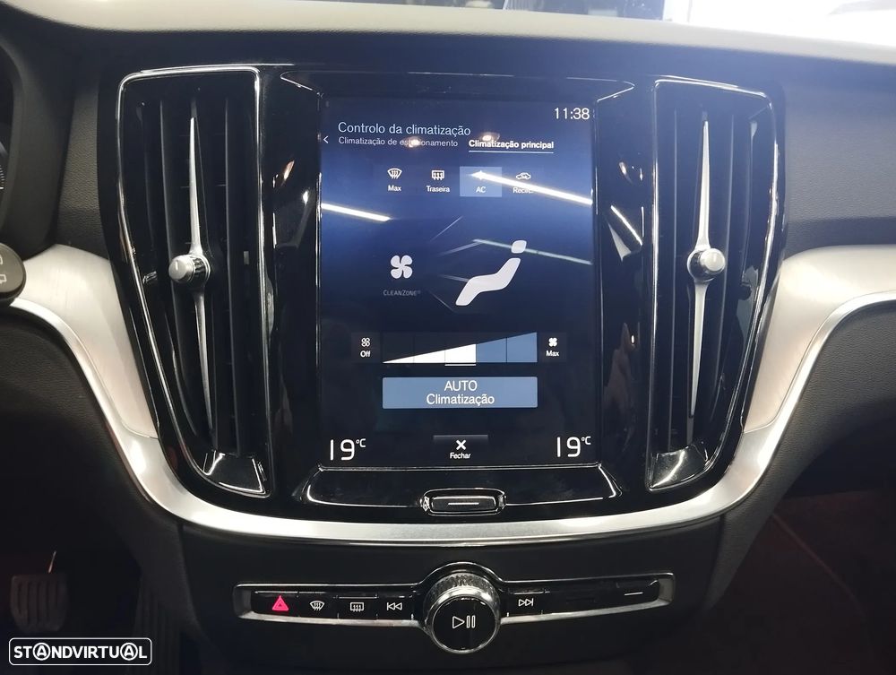 Volvo V60 2.0 D4 Momentum Plus - 30