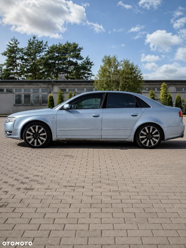 Audi A4 Limousine - 4