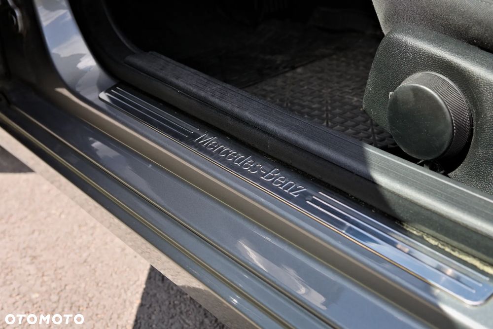 Mercedes-Benz Klasa C 180 CGI Automatik BlueEFFICIENCY - 33