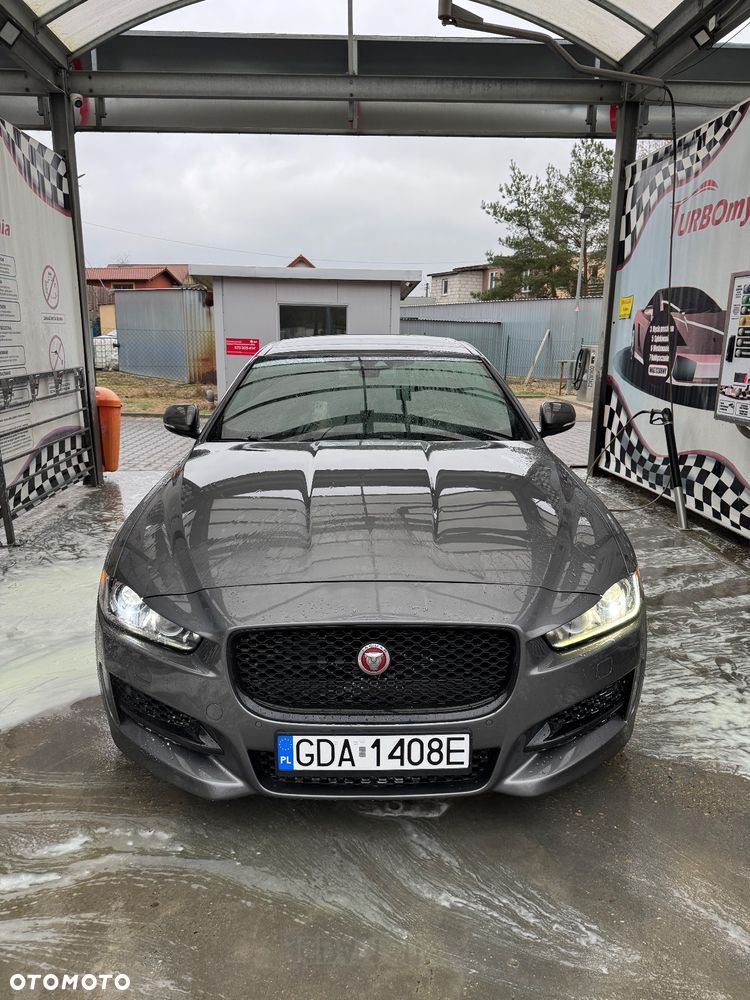 Jaguar XE - 4