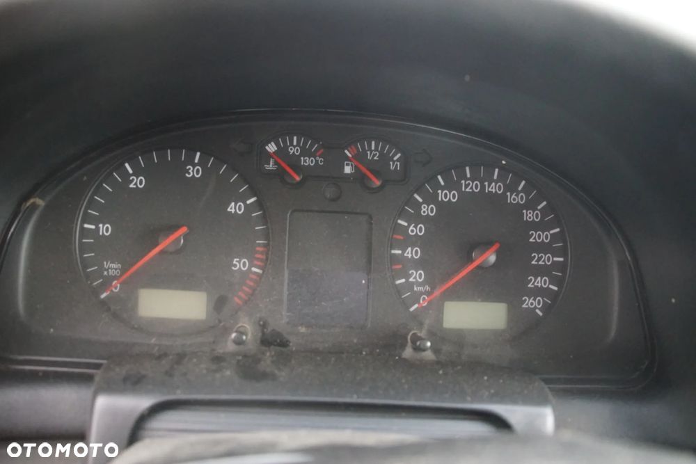 Auto na części - Volkswagen Passat B5 1.9 TDI 115 KM AJM DUK LB7Z 2000R Silnik Skrzynia Drzwi Maska Błotnik Klapa Zderzak Lampa Lusterko Klamka Szyba Deska Kokpit Sterownik Moduł Czujnik Licznik Panel Kierownica - 12