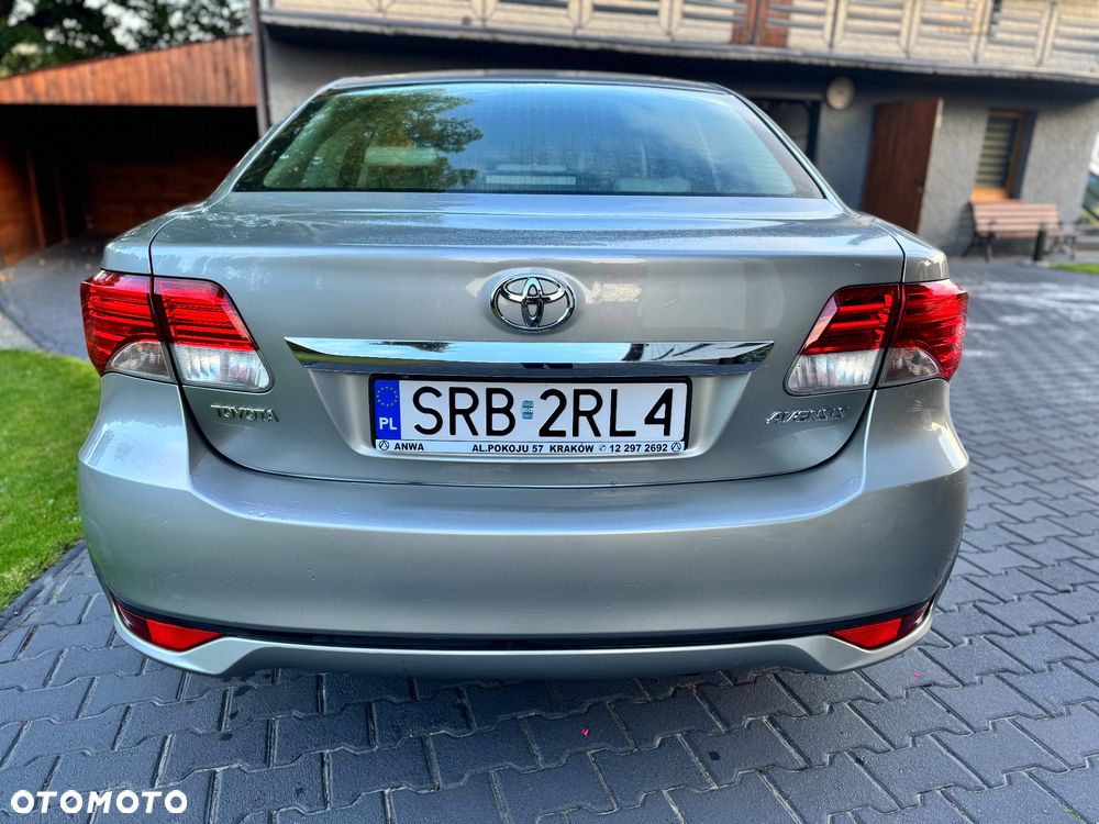 Toyota Avensis 2012 photo 2