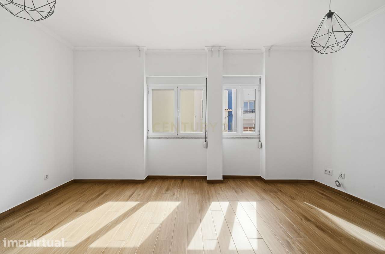 Apartamento T3 Totalmente Renovado no Centro da Ericeira - Grande imagem: 4/17