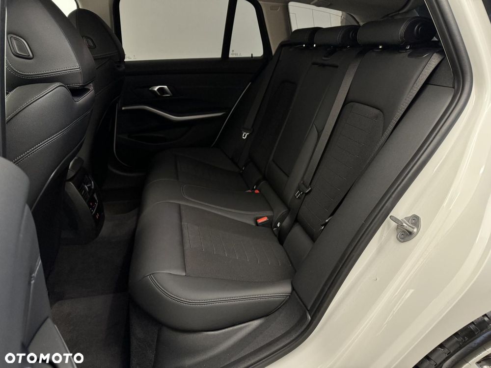 BMW Seria 3 - 24