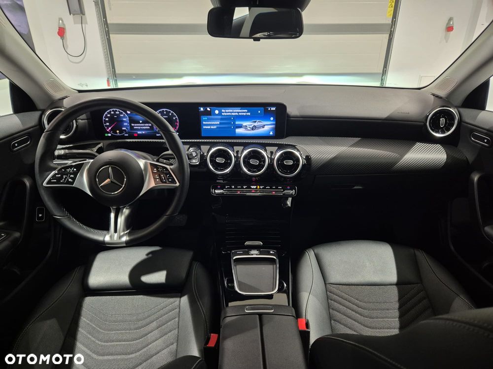 Mercedes-Benz CLA 200 7G-DCT - 9