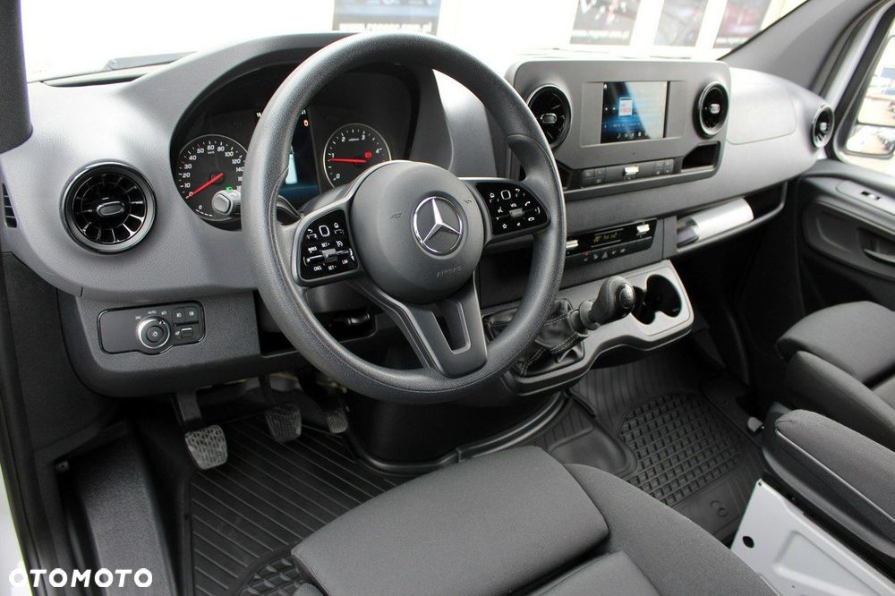 Mercedes-Benz Sprinter - 15