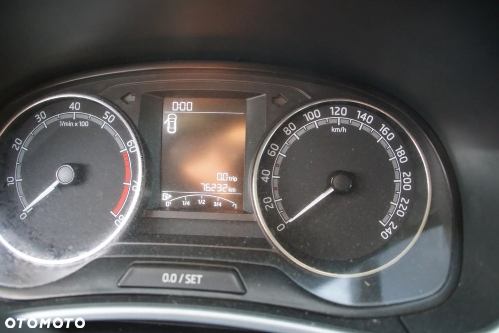 Auto na części - Skoda Fabia III Lift 1.0 TSI 95 KM DKLD QTS LS9R 2021R Silnik Skrzynia Drzwi Klapa Zderzak Błotnik Lampa Lusterko Szyba Deska Kokpit Sterownik Moduł Czujnik Licznik Wyświetlacz Kierownica Panel - 12