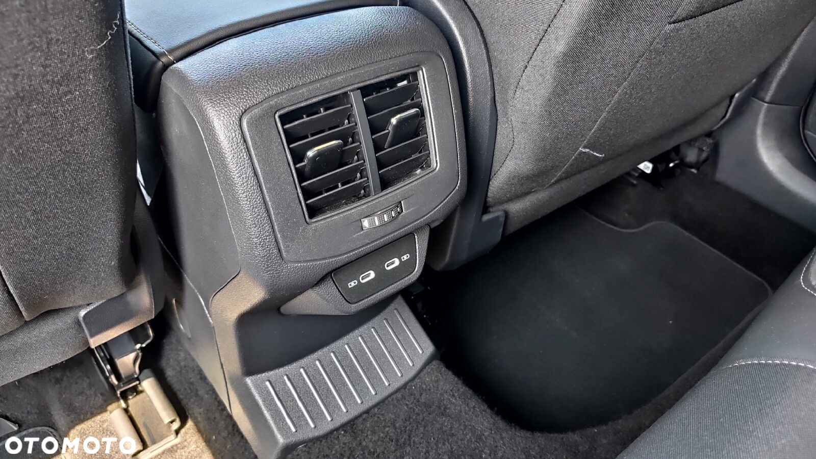Volkswagen T-Roc - 28