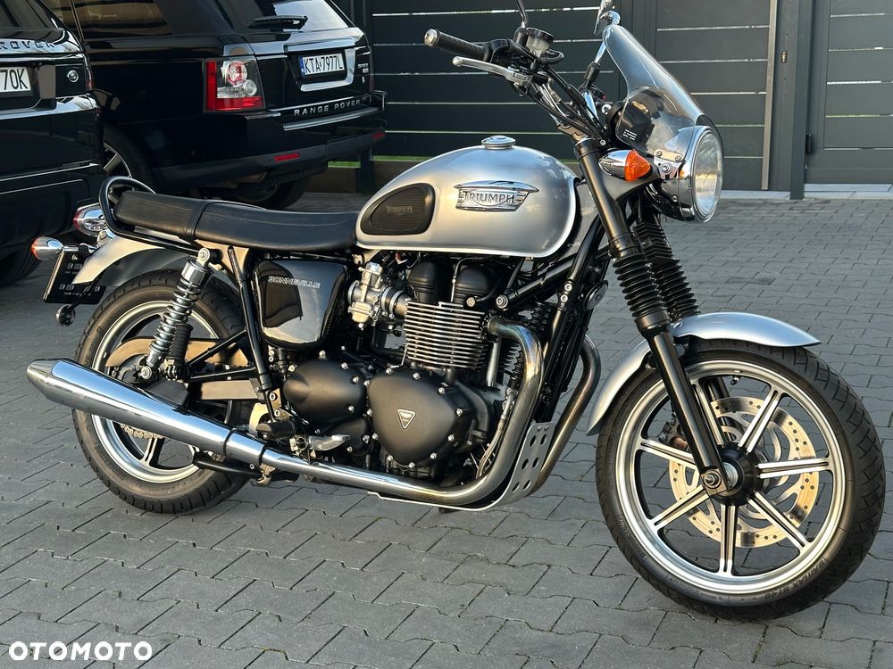 Triumph Bonneville - 1