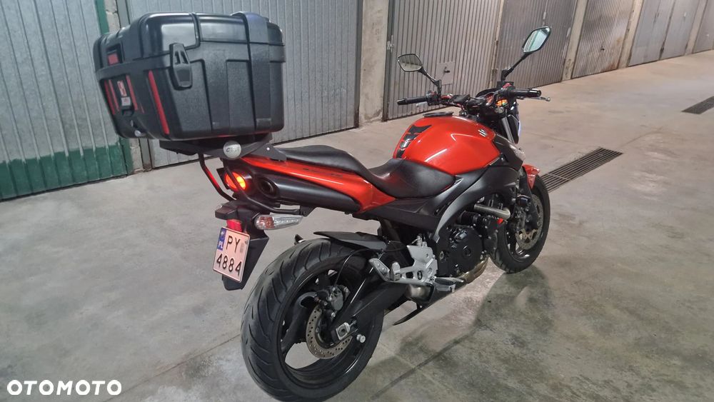 Suzuki GSR - 15