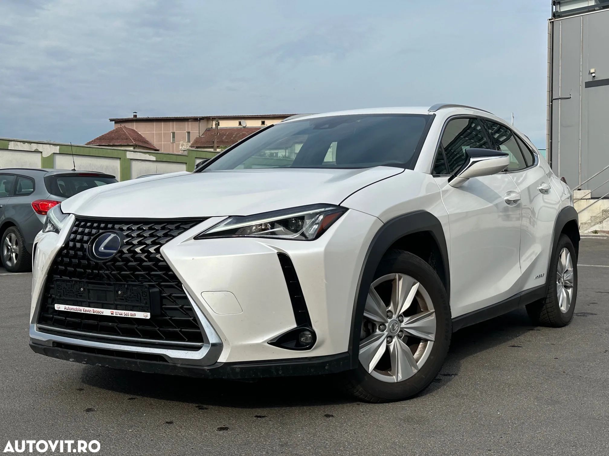 Lexus UX 250h Business Edition - 1