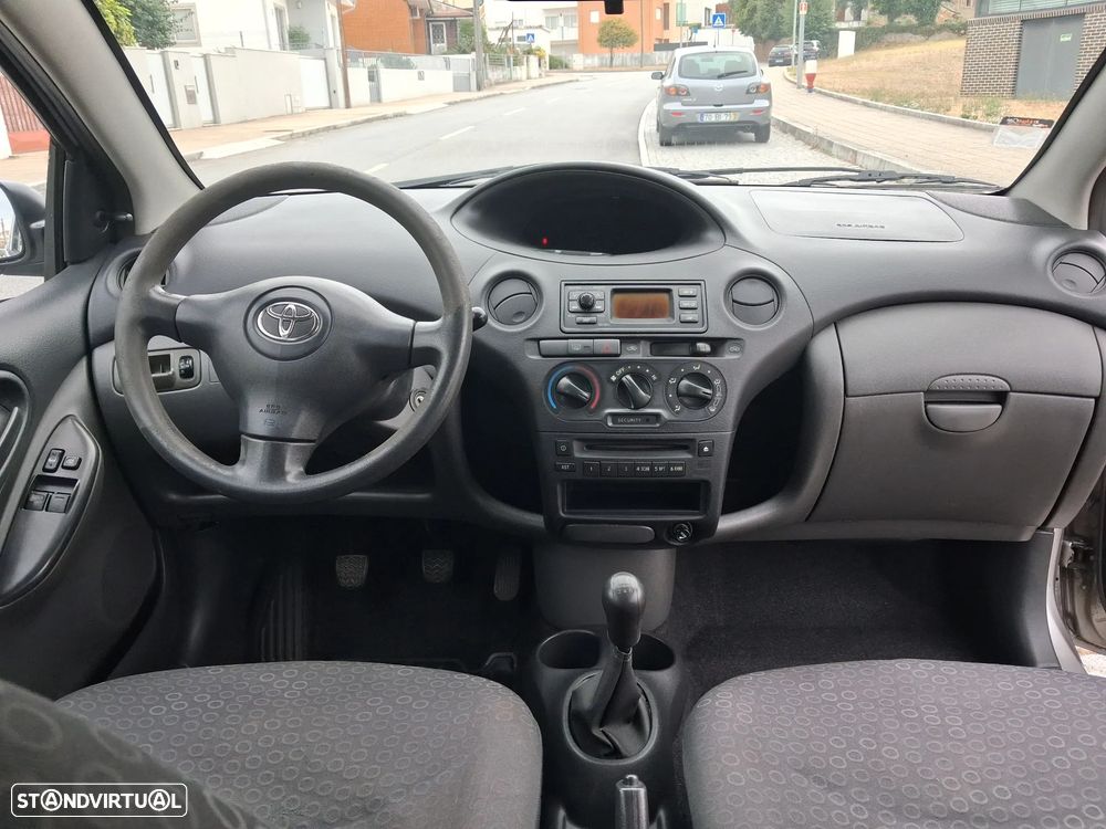 Toyota Yaris 1.0 Luna ABS+CD - 9