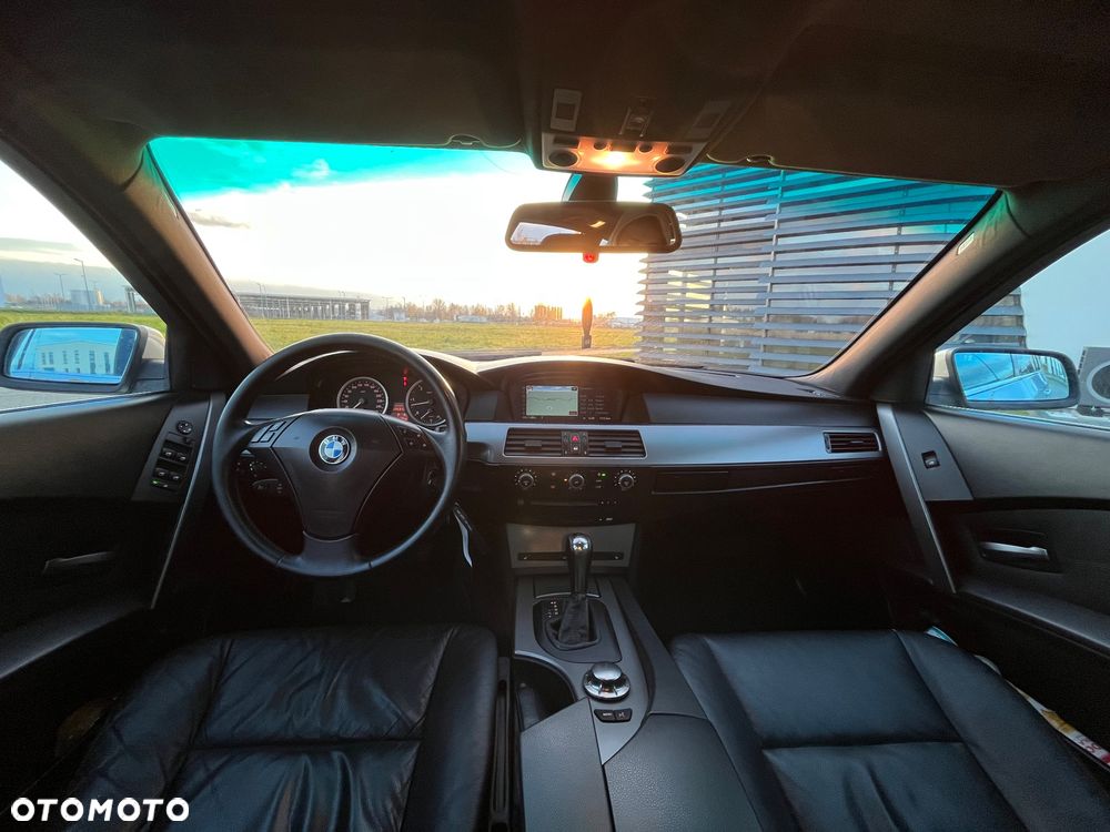 BMW Seria 5 525d Touring - 25