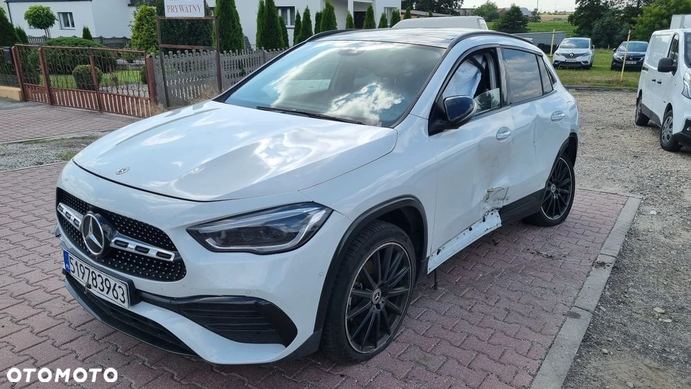 Mercedes-Benz GLA 250 e 8G-DCT AMG Line - 12