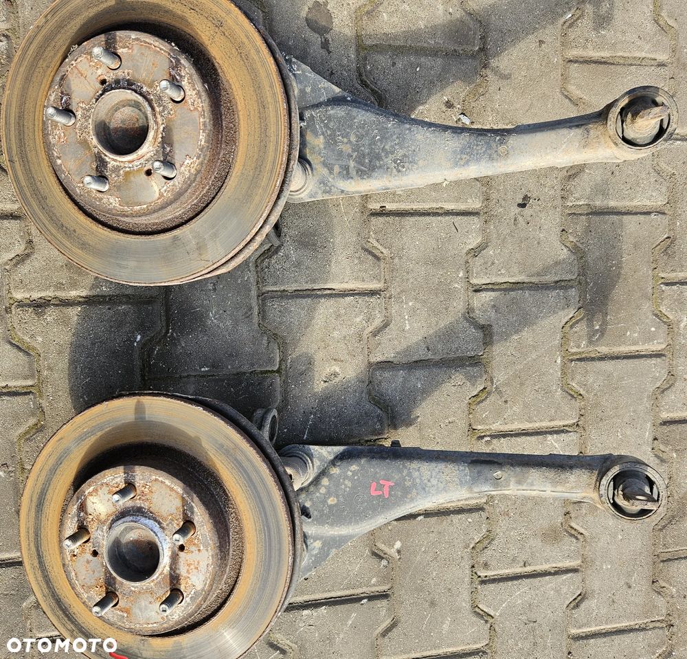 Toyota Avensis T27  wahacz tyl tylny prawy  lewa  piasta zwrotnica - 4
