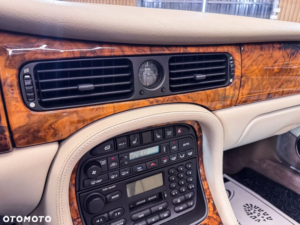 Jaguar Daimler 8 - 33