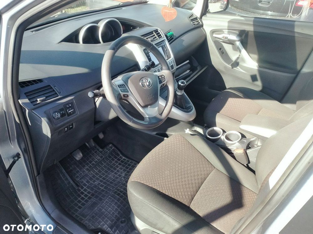 Toyota Verso 1.8 Premium - 11