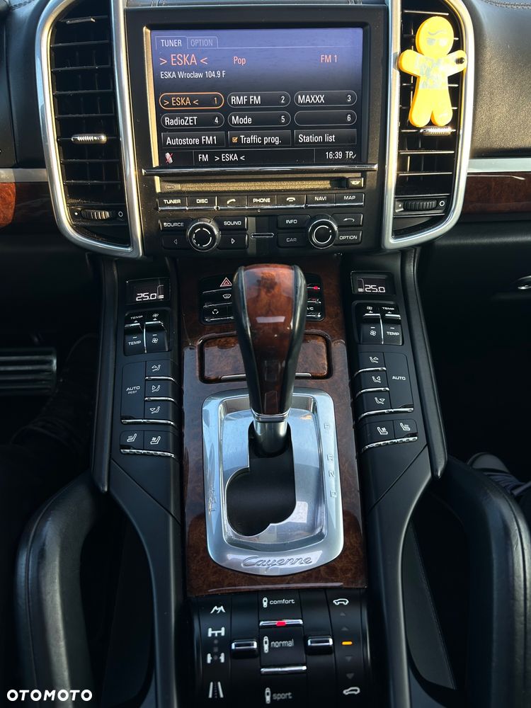 Porsche Cayenne - 21